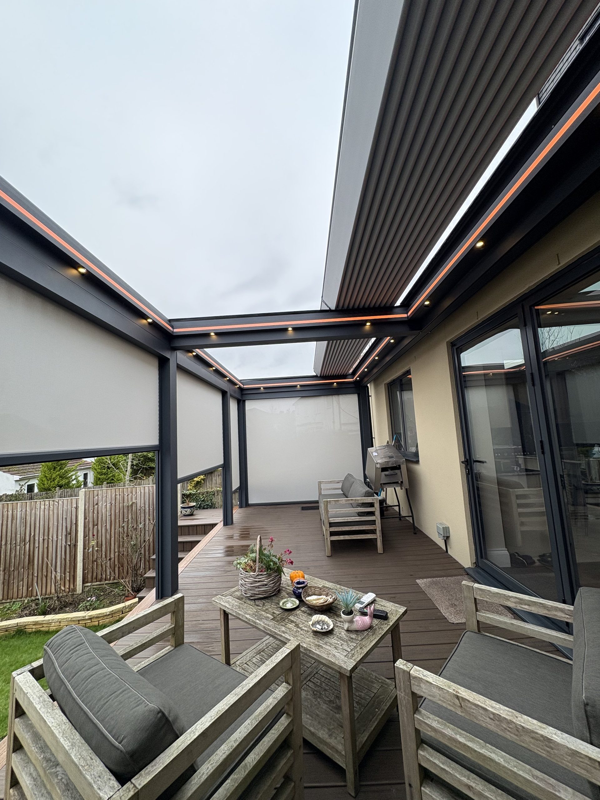 Outdoor structure